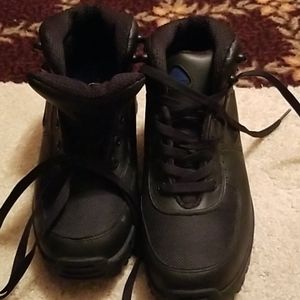 Sneakers black size 9 new